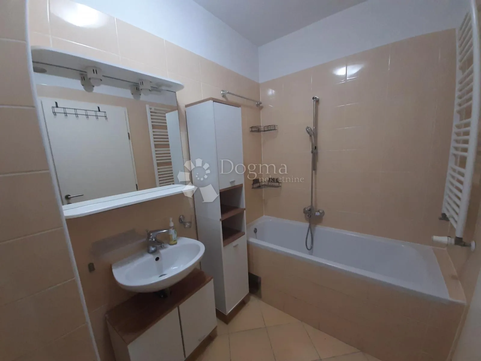 arena centar 5 min – 2-soban stan s lođom, 42 m² - slika 5