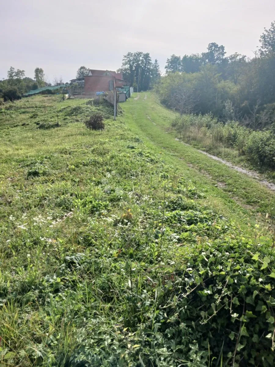građevinsko zemljište 678m² - slika 11
