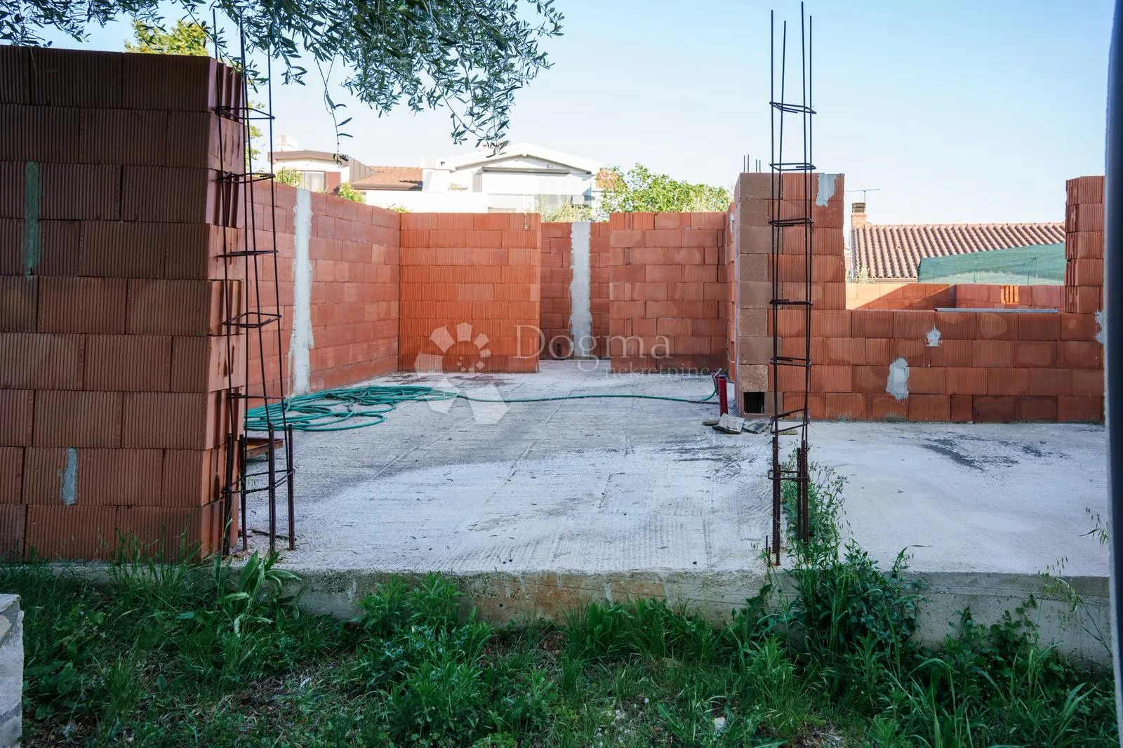 apartmanska kuća na atraktivnoj lokaciji - slika 16