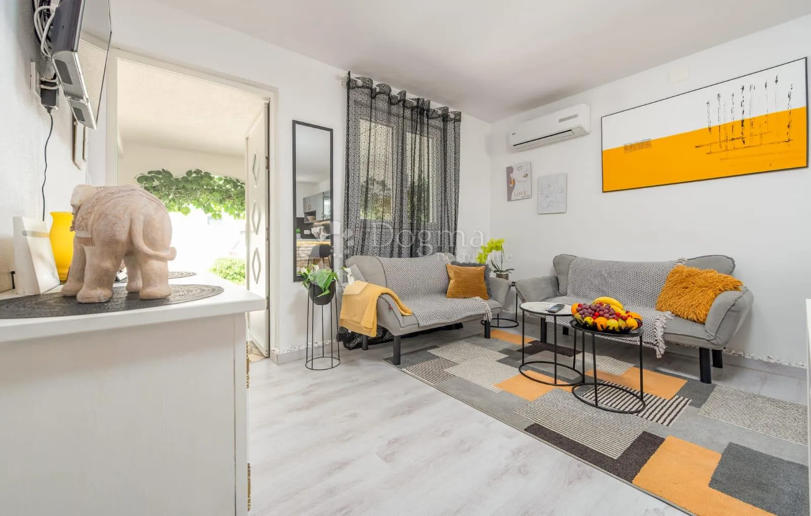 tri apartmana s bazenom - slika 23