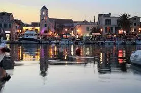 vodice- poljoprivredno zemljište na izvrsnoj lokaciji - slika 2