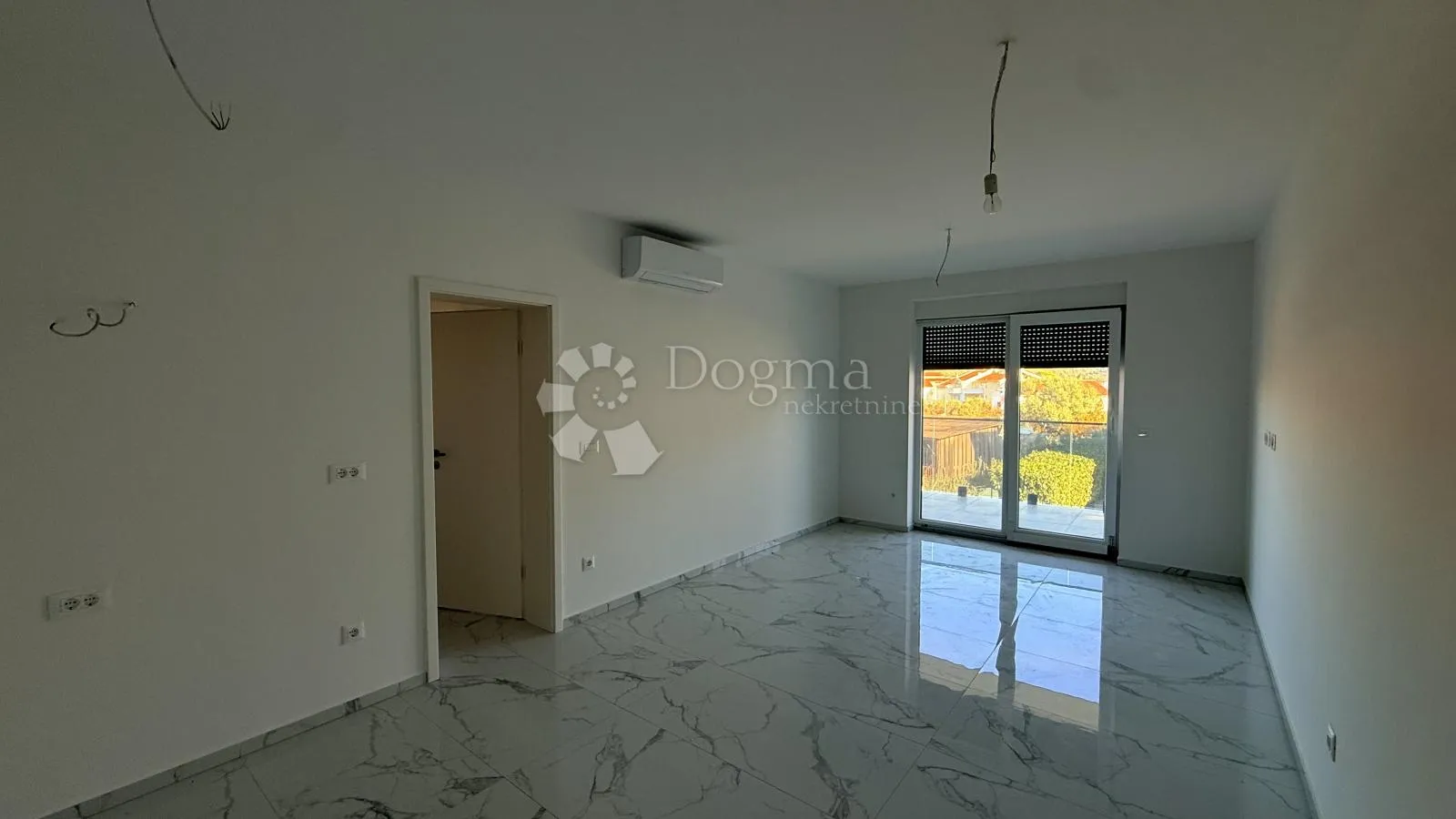 s3 – stan s privatnom krovnom terasom i pogledom na more - slika 9