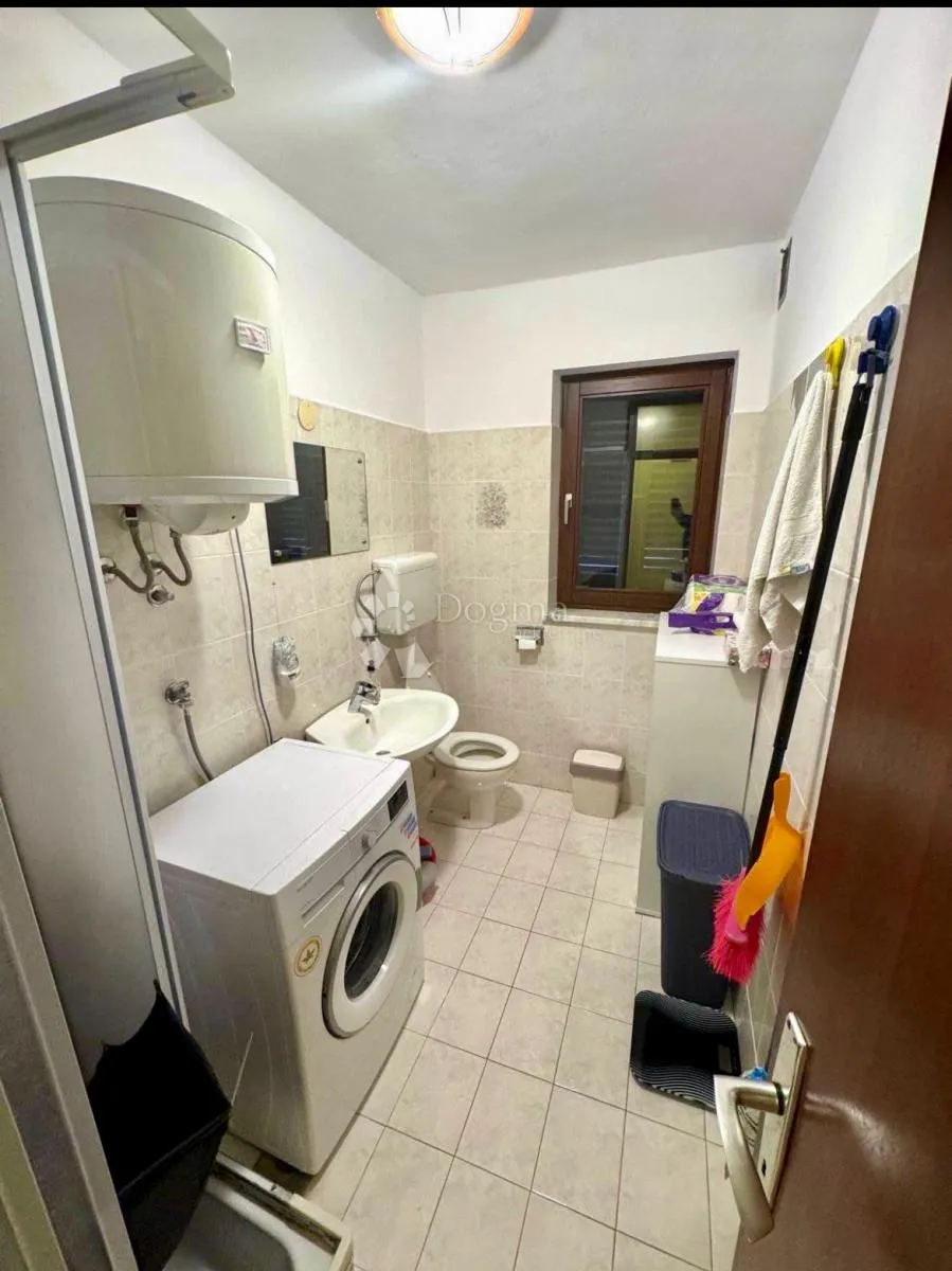 rabac – prizemni apartman s terasom i parkingom - slika 7