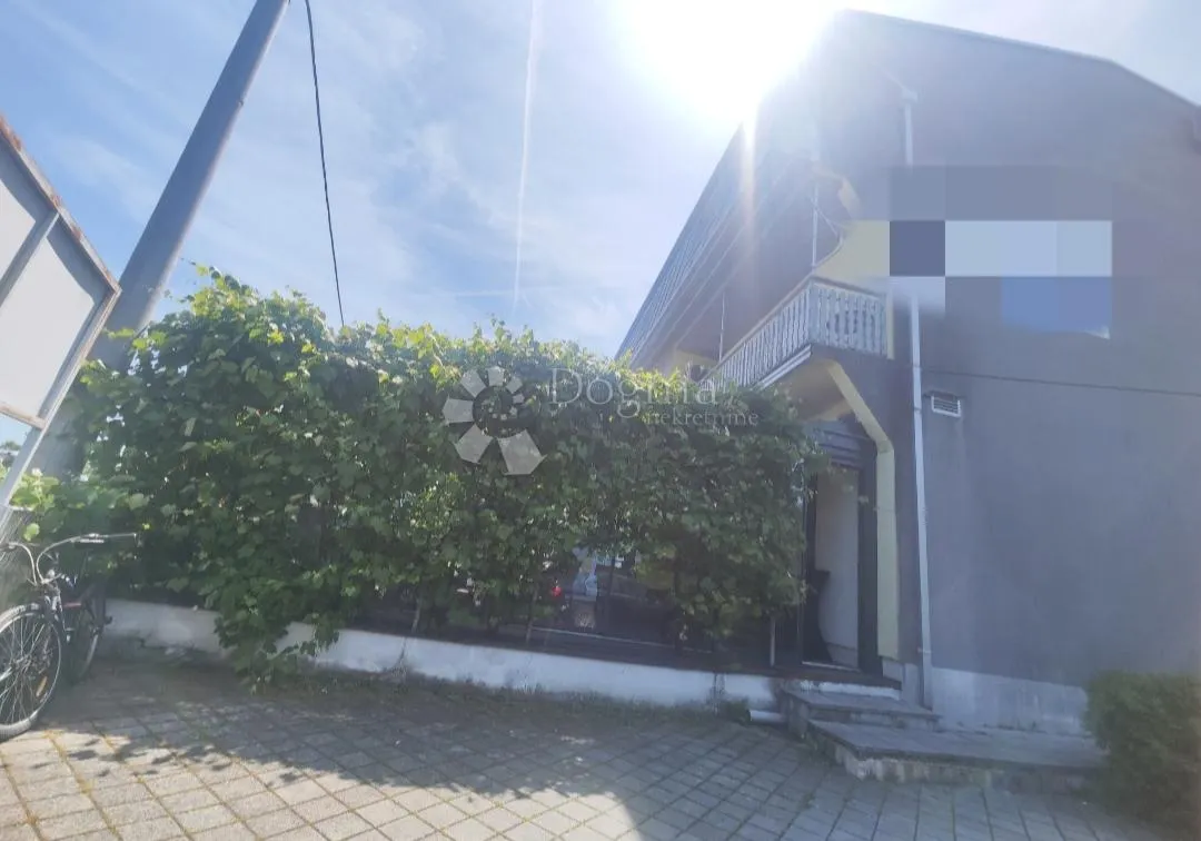 hotel na zlatnoj lokaciji - slika 40
