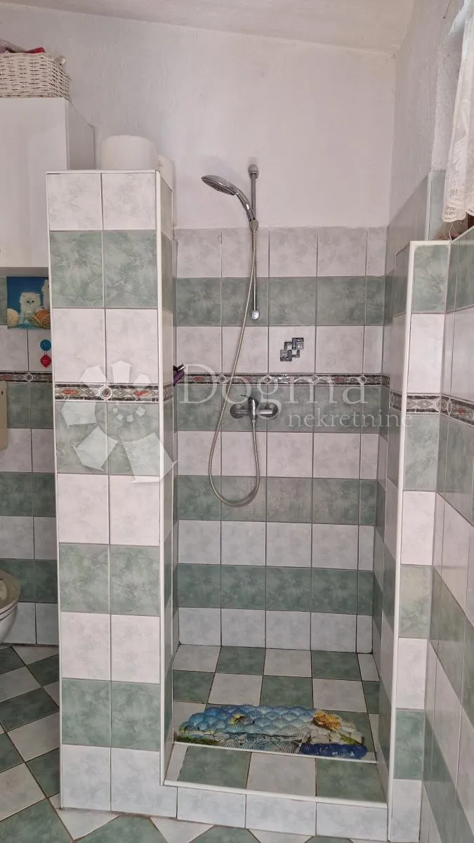 kuća s lijepim dvorištem u šišanu - slika 12