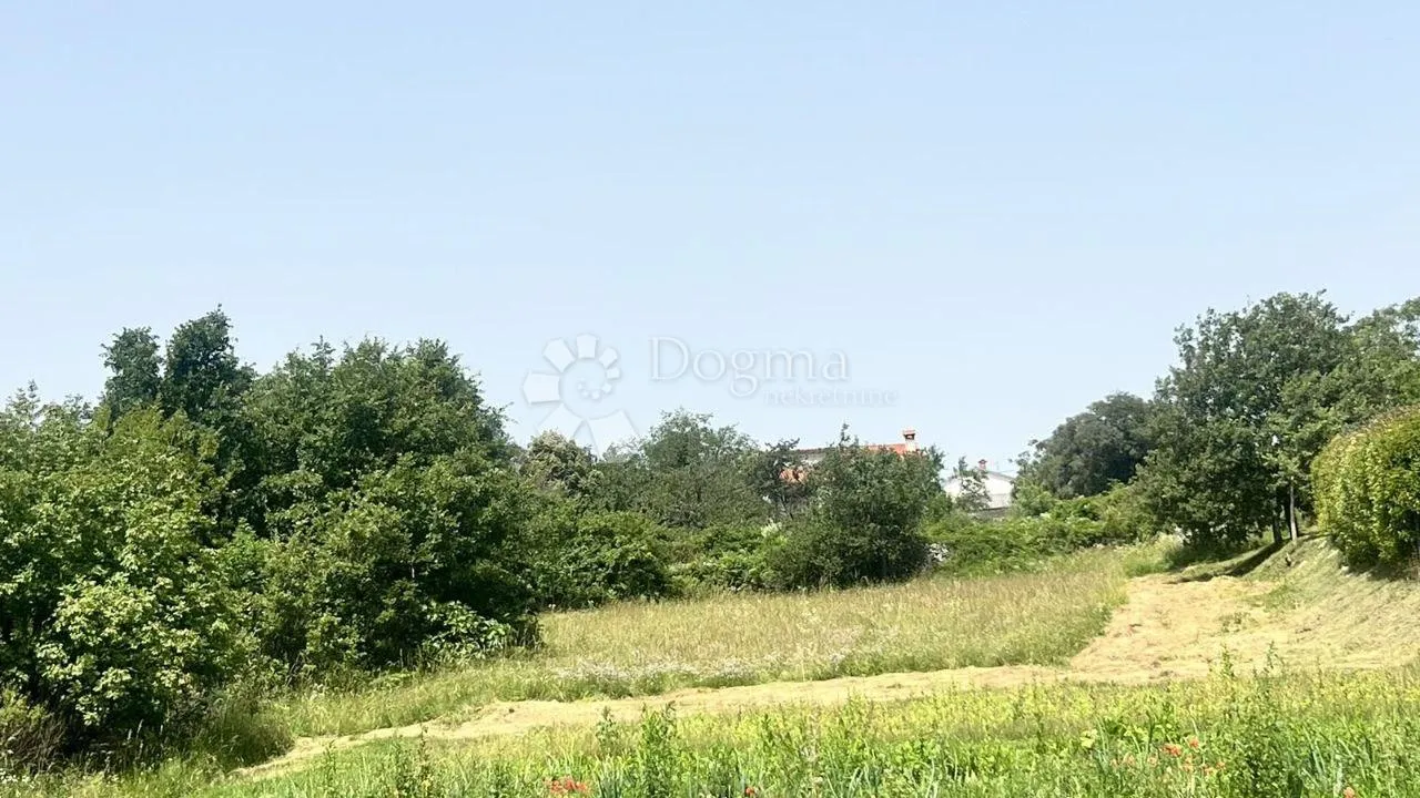 spuštena cijena!!! prostrano građevinsko zemljište tinjan - slika 2