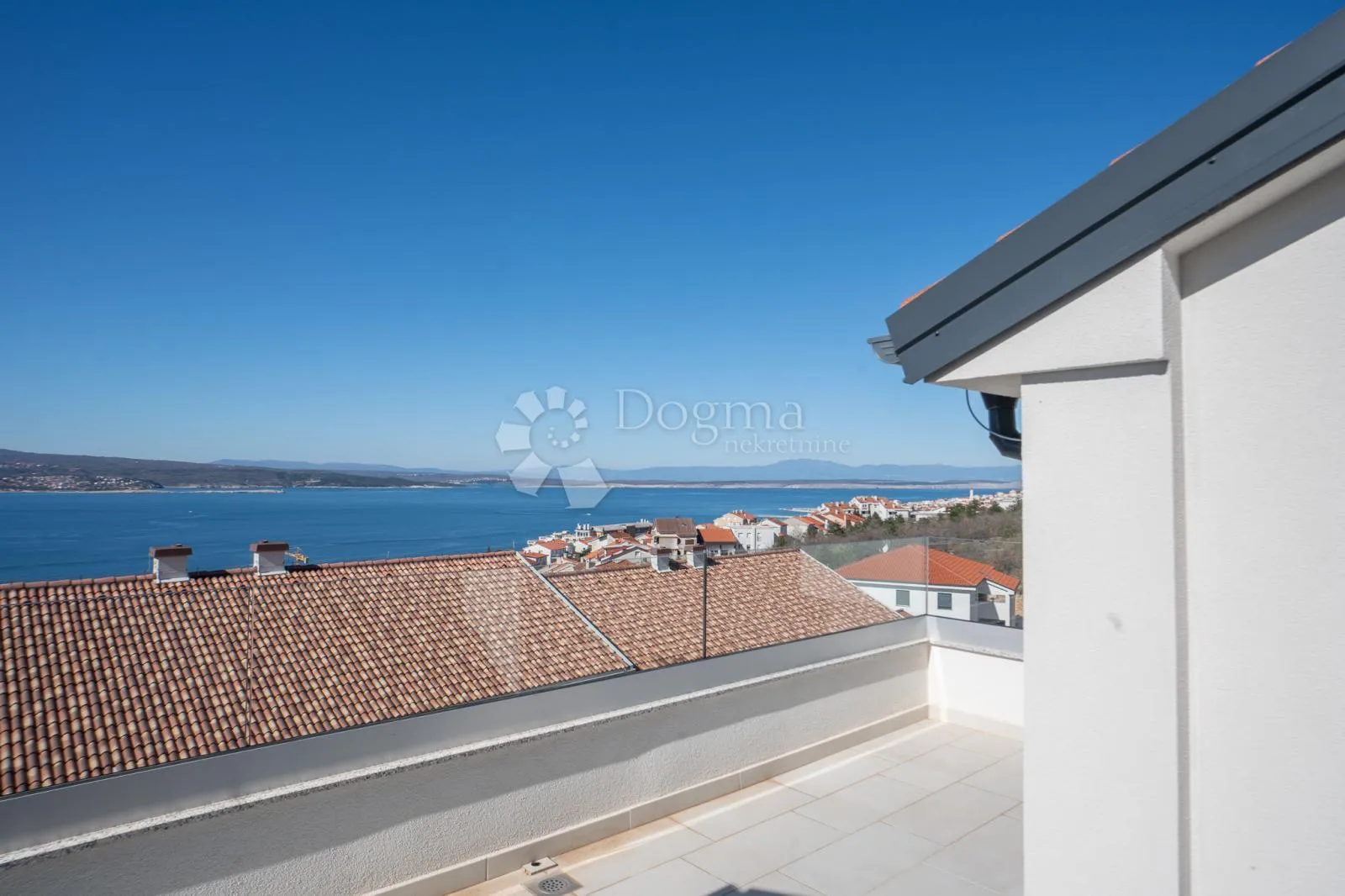 odličan penthouse u blizini mora - slika 13