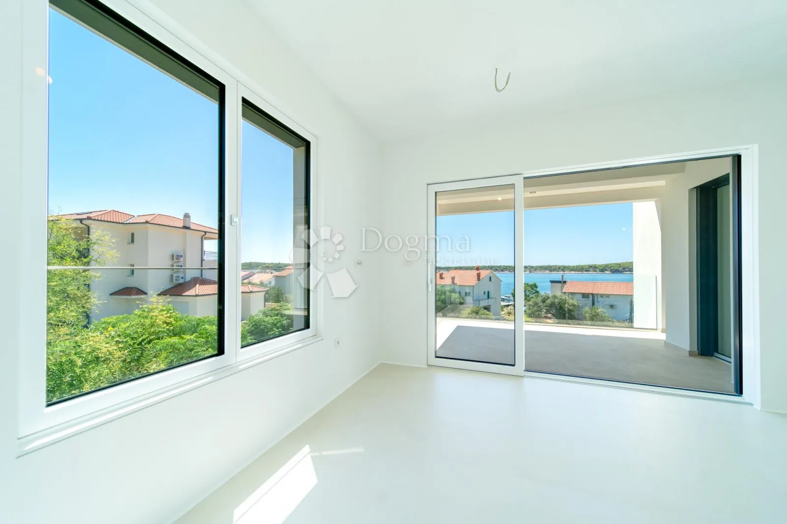 luksuzni penthouse s privatnom prostranom krovnom terasom i prekrasnim pogledom na more, barbat. - slika 19
