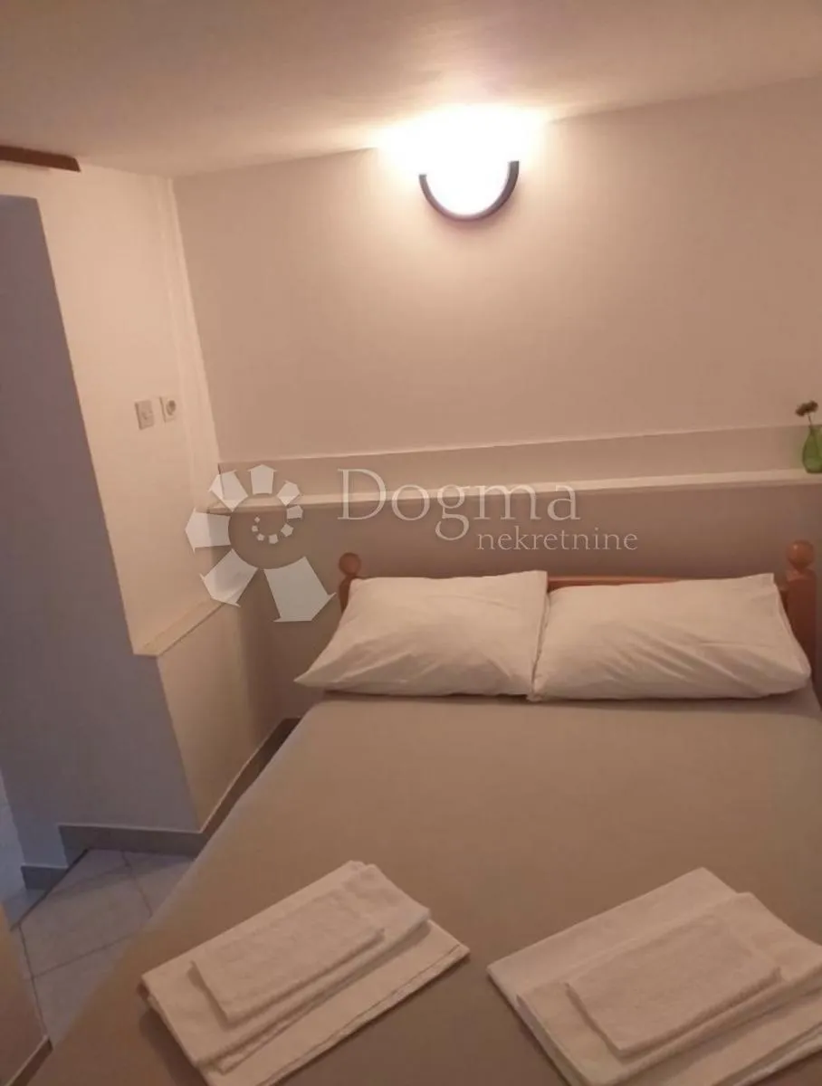 kuća s tri apartmana uz more - slika 24