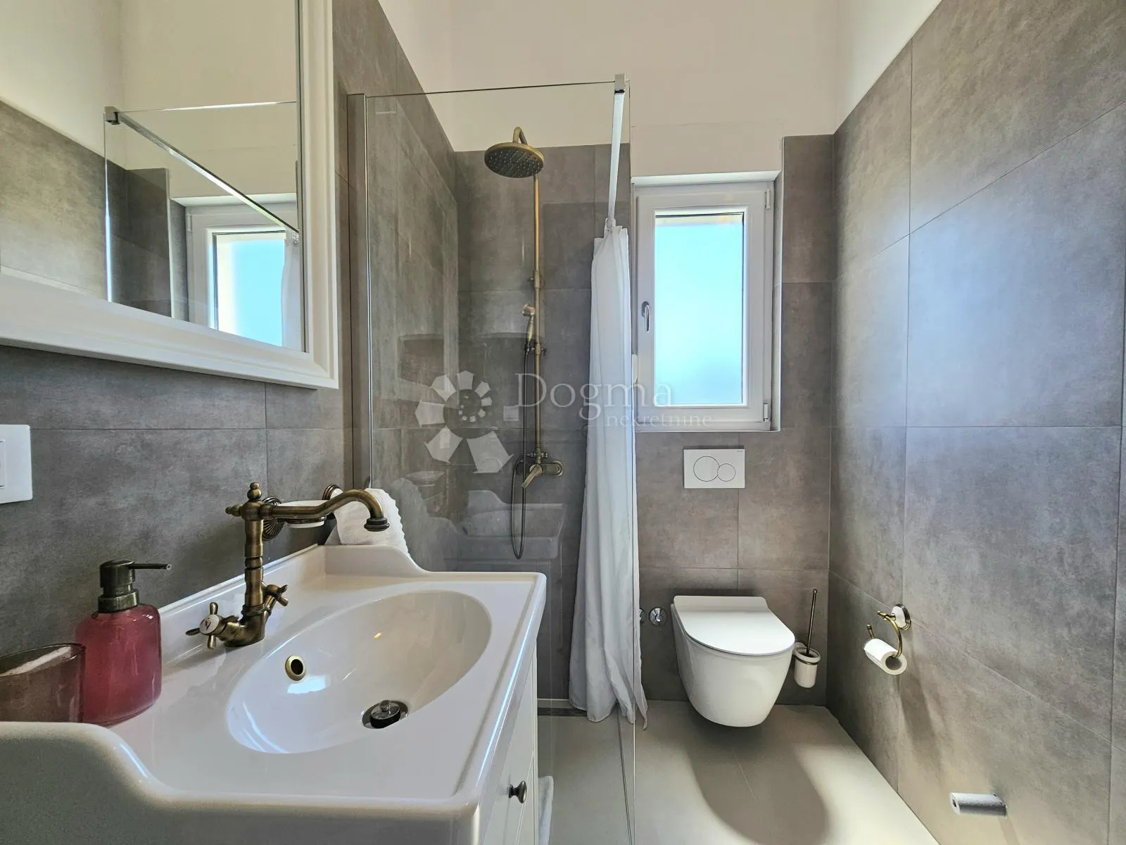 apartmanska kuća (4 jedinice) spremna za turizam - slika 29