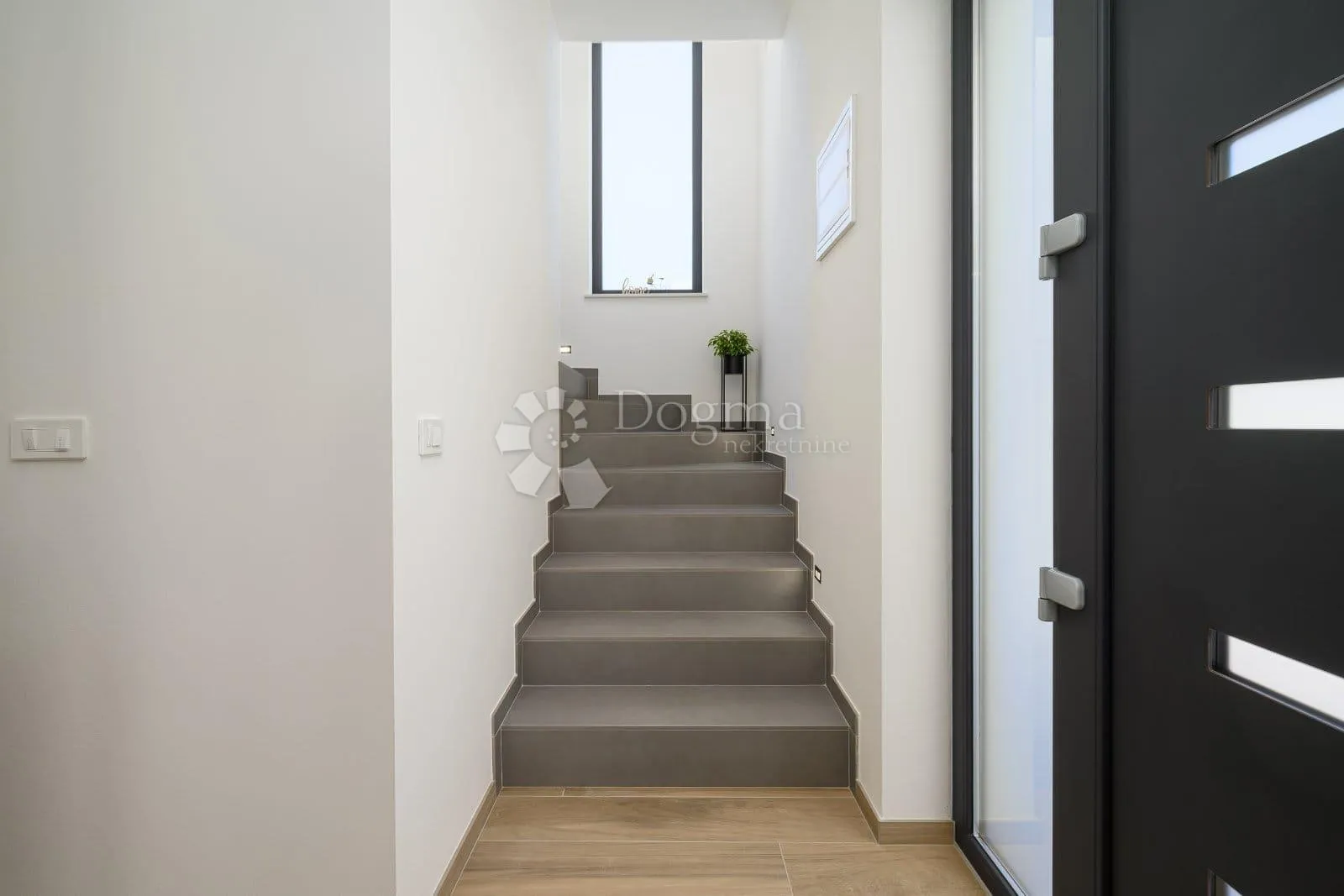 prekrasna villa s okućnicom od 983m2 i bazenom, mirna lokacija - slika 14