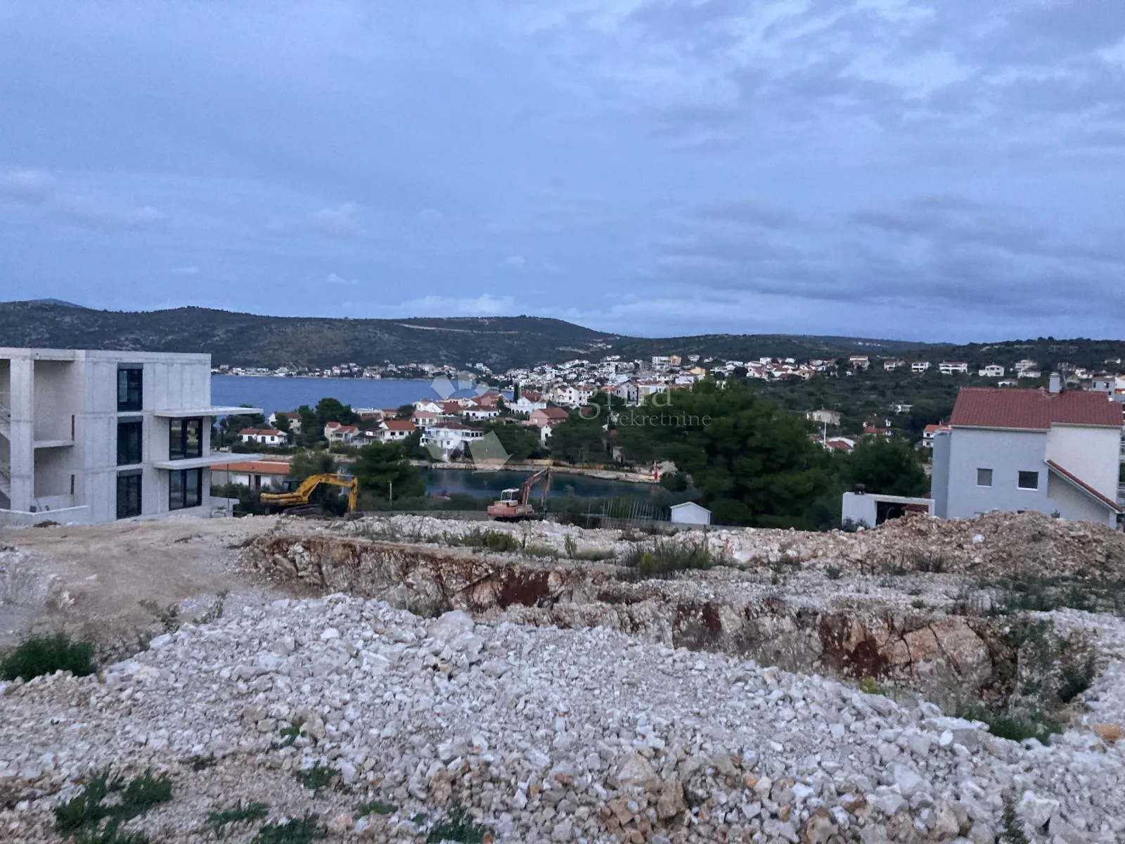 za investitore – atraktivno građevinsko zemljište, s prekrasnim pogledom na more! - slika 2