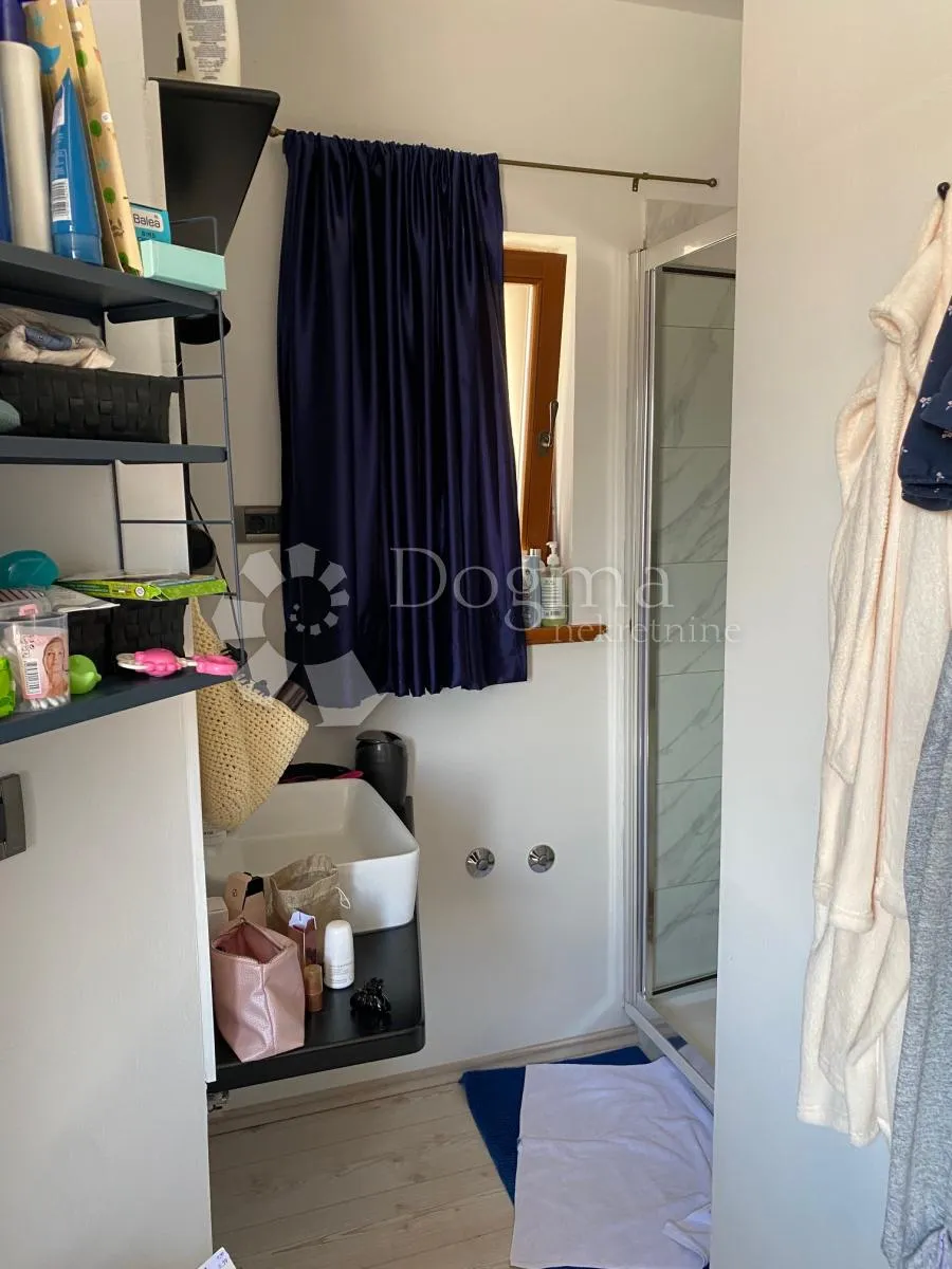 brodarica- mediteranska villa s bazenom i pogledom - slika 25