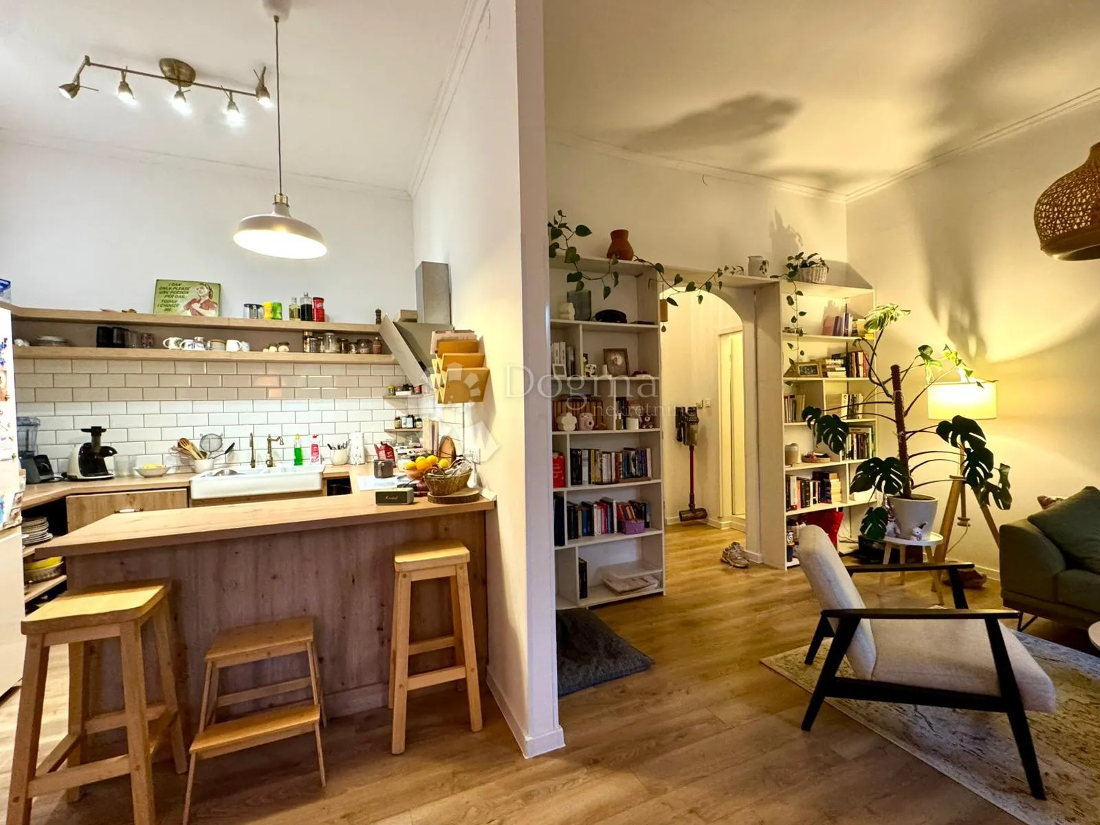 renovirani austrougraski stan, top lokacija - 81,14m2 - slika 8