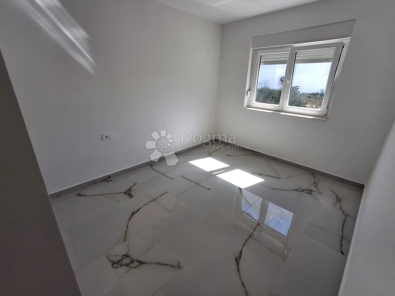 dvoetažni apartman u palitu sa prekrasnom krovnom terasom - slika 23