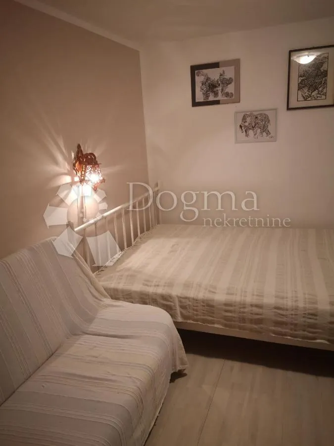 prostrani apartman 79.36m² u centru crikvenice! - slika 16