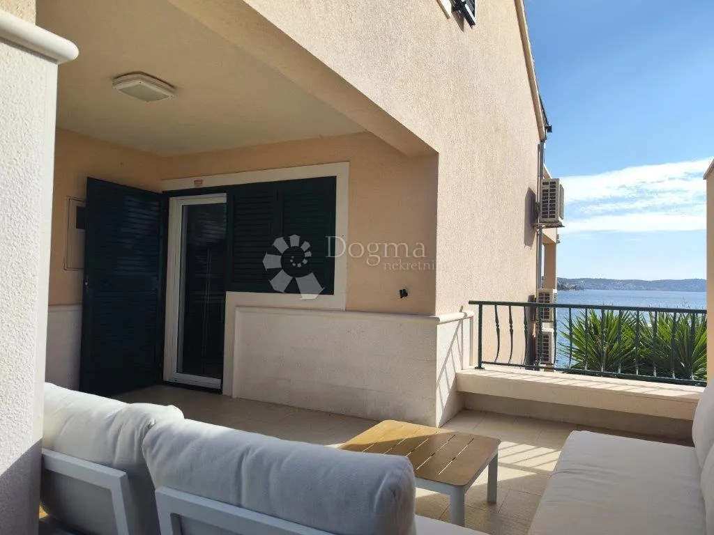 rogoznica- predivna villa na plaži - slika 42