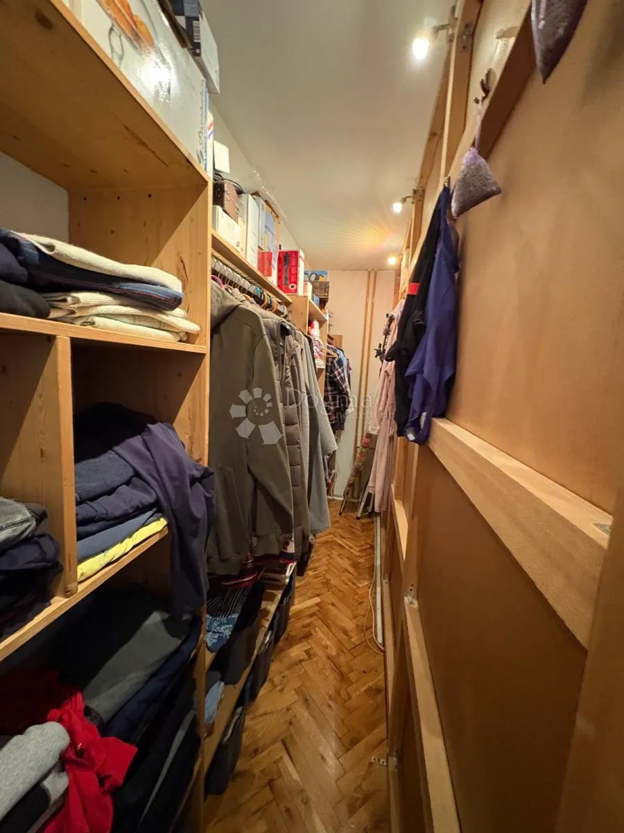 kuća 648 m² s podrumom i potencijalom za 2 stana - slika 14