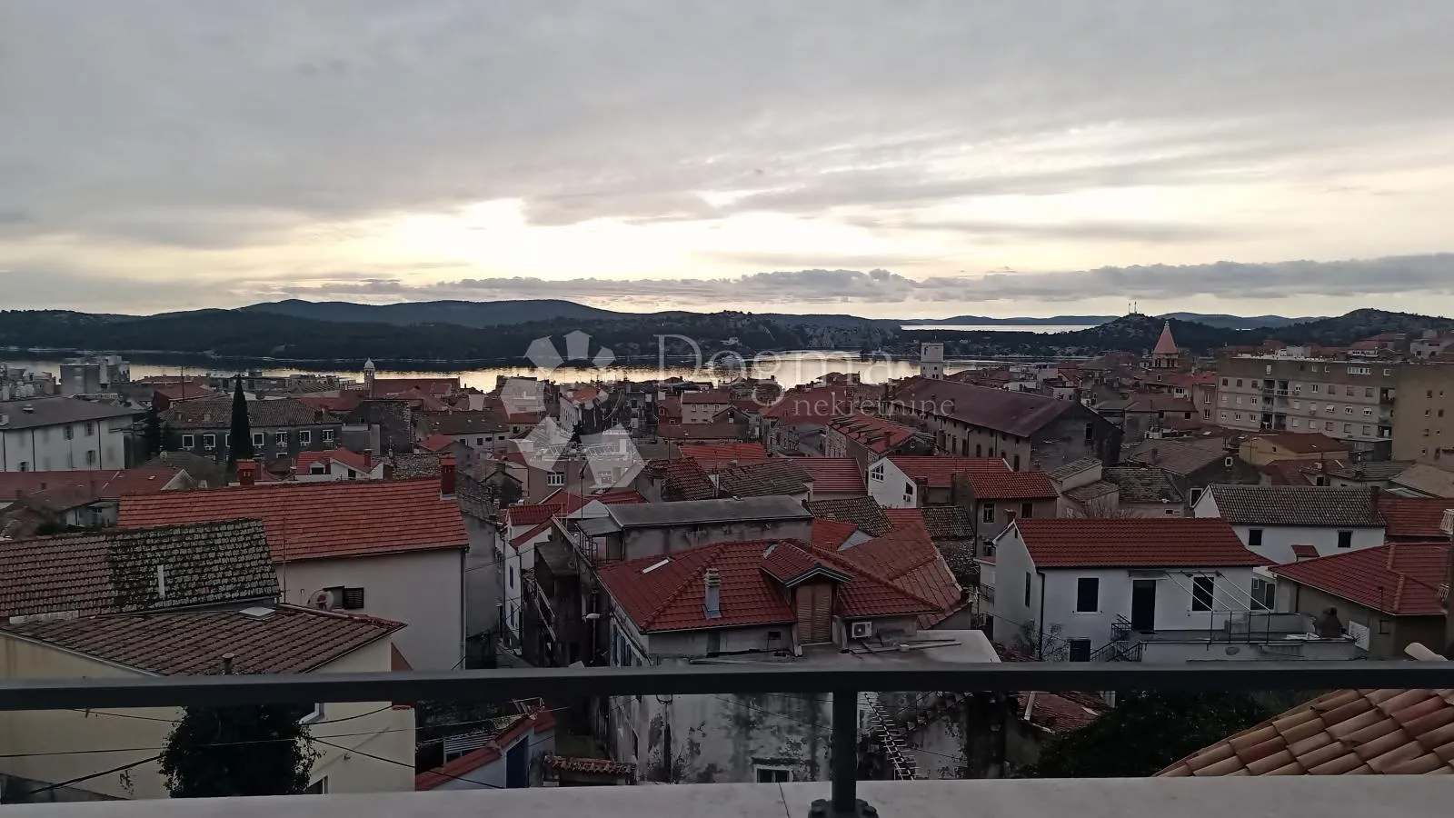 šibenik centar grada prekrasna kuća sa preljepim pogledom - slika 8
