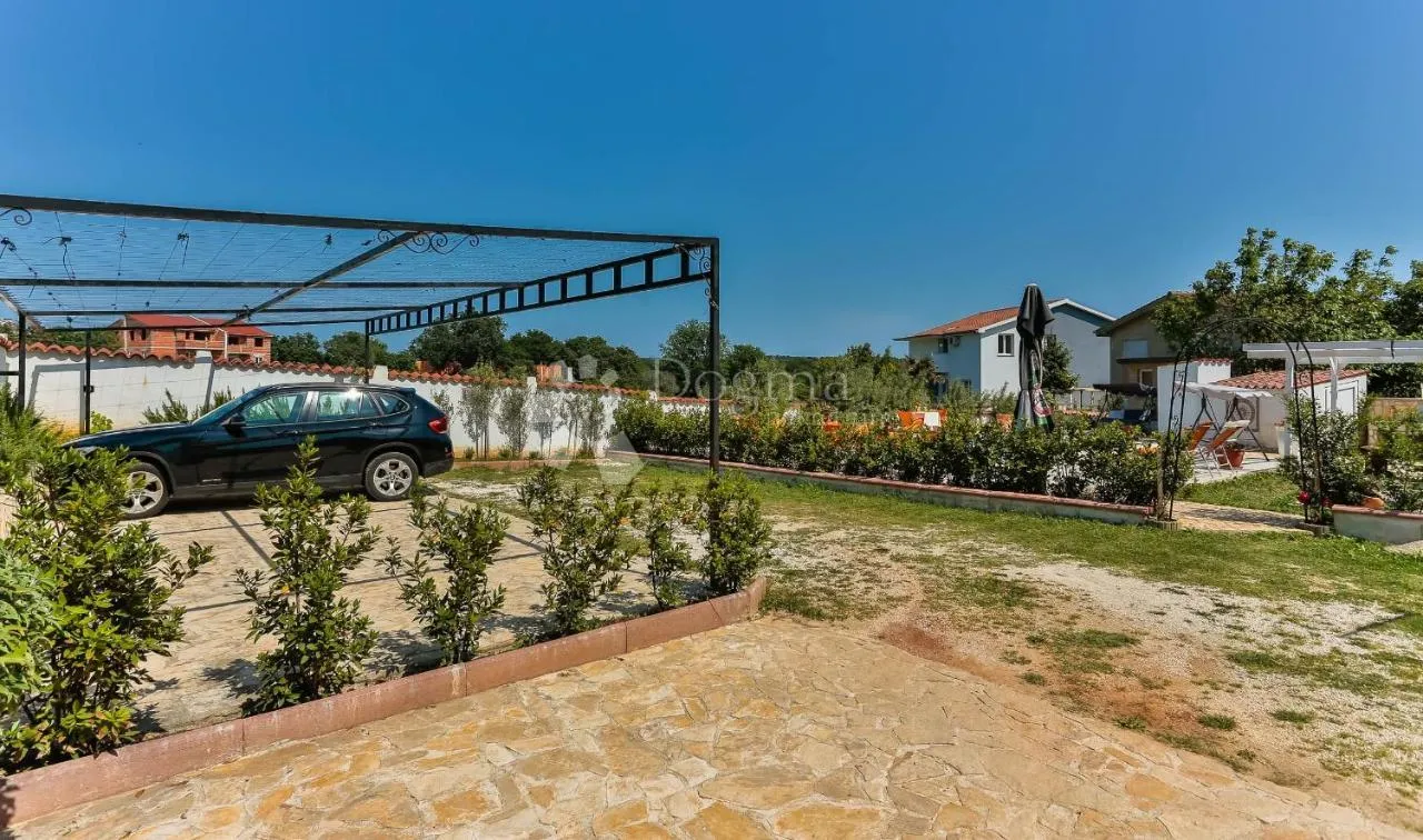 kuća s bazenom za najam na prodaju! - slika 11
