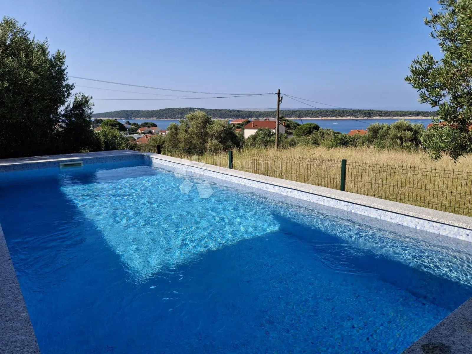 banjol-dvojna mediteranska vila s pogledom na more i bazenima - slika 44