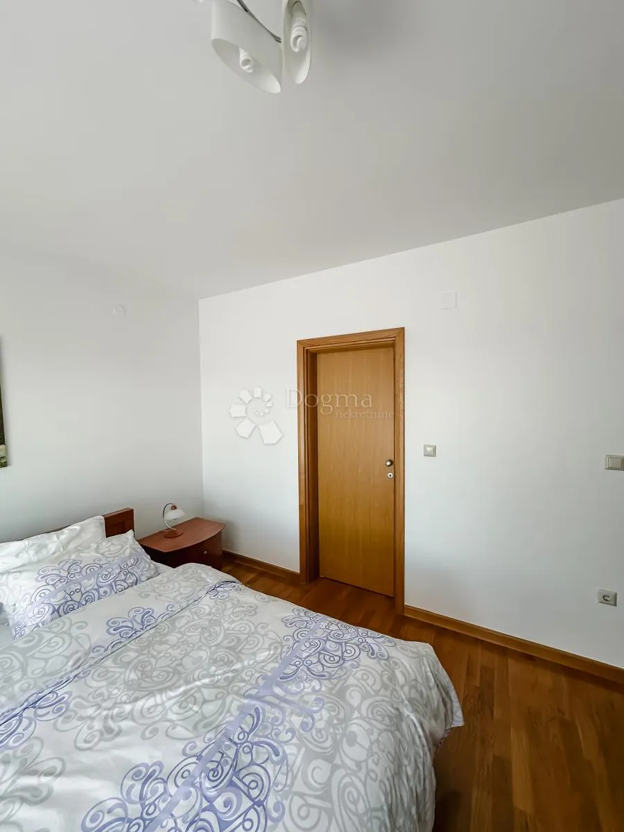 šibenik, dvoetažni stan s panoramskim pogeldom i garažom, 250 m2 - slika 13