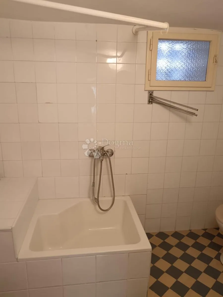 šarmantna stara kuća za adaptaciju s pogledom na more - slika 5
