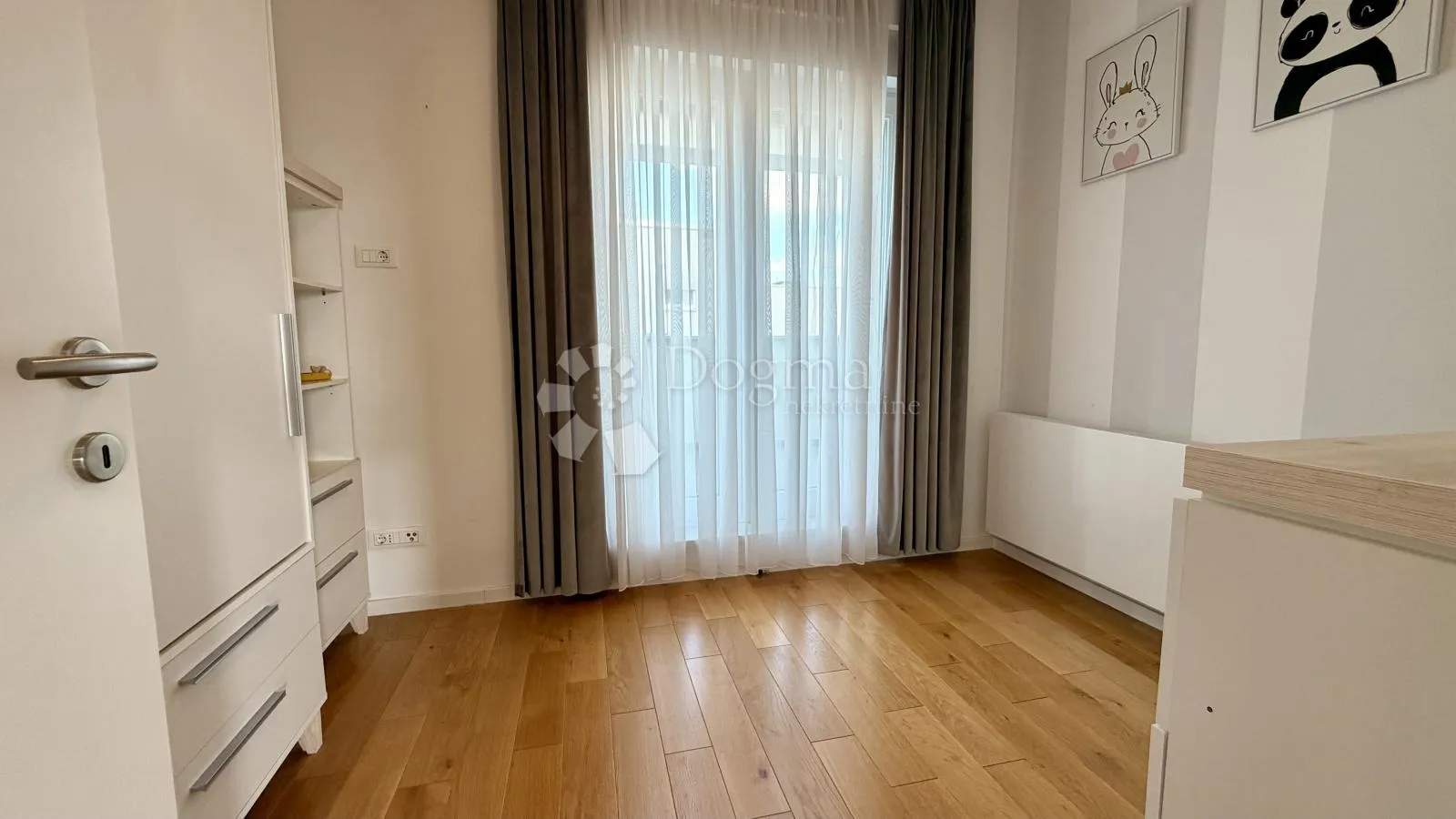 svijetao 4soban penthouse s terasama i parkingom - slika 15