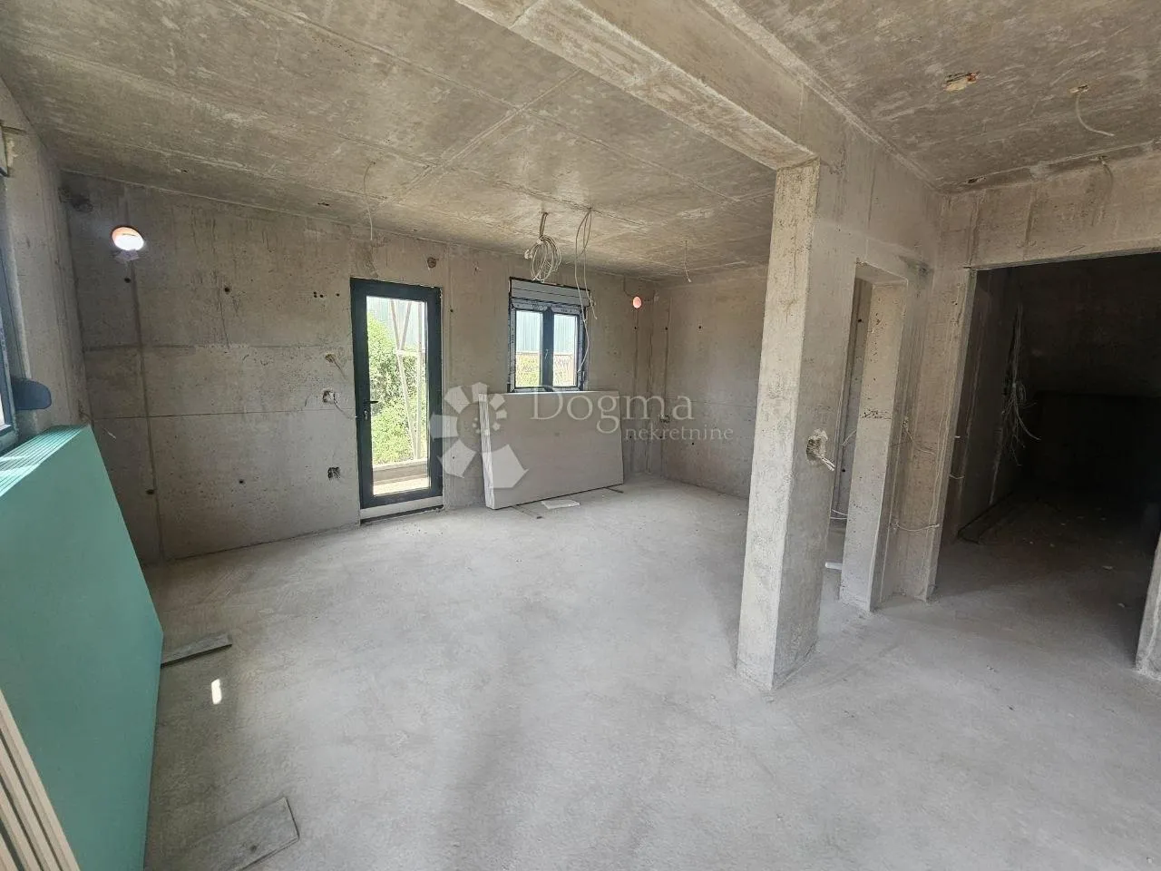 Dvosoban stan u Kaštel Starom ispod magistrale! - Kaštel Stari, Kaštela