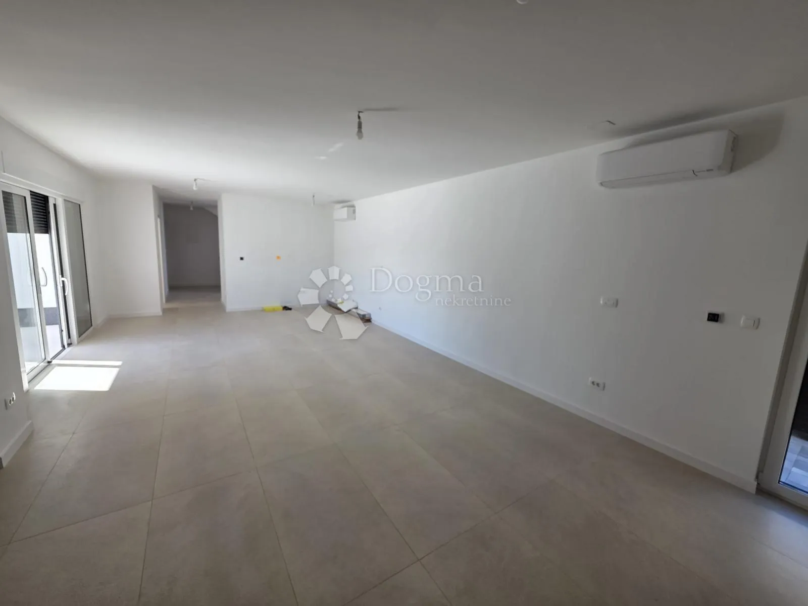 vinišće- top prilika!!! moderna villa s pogledom na more - slika 25