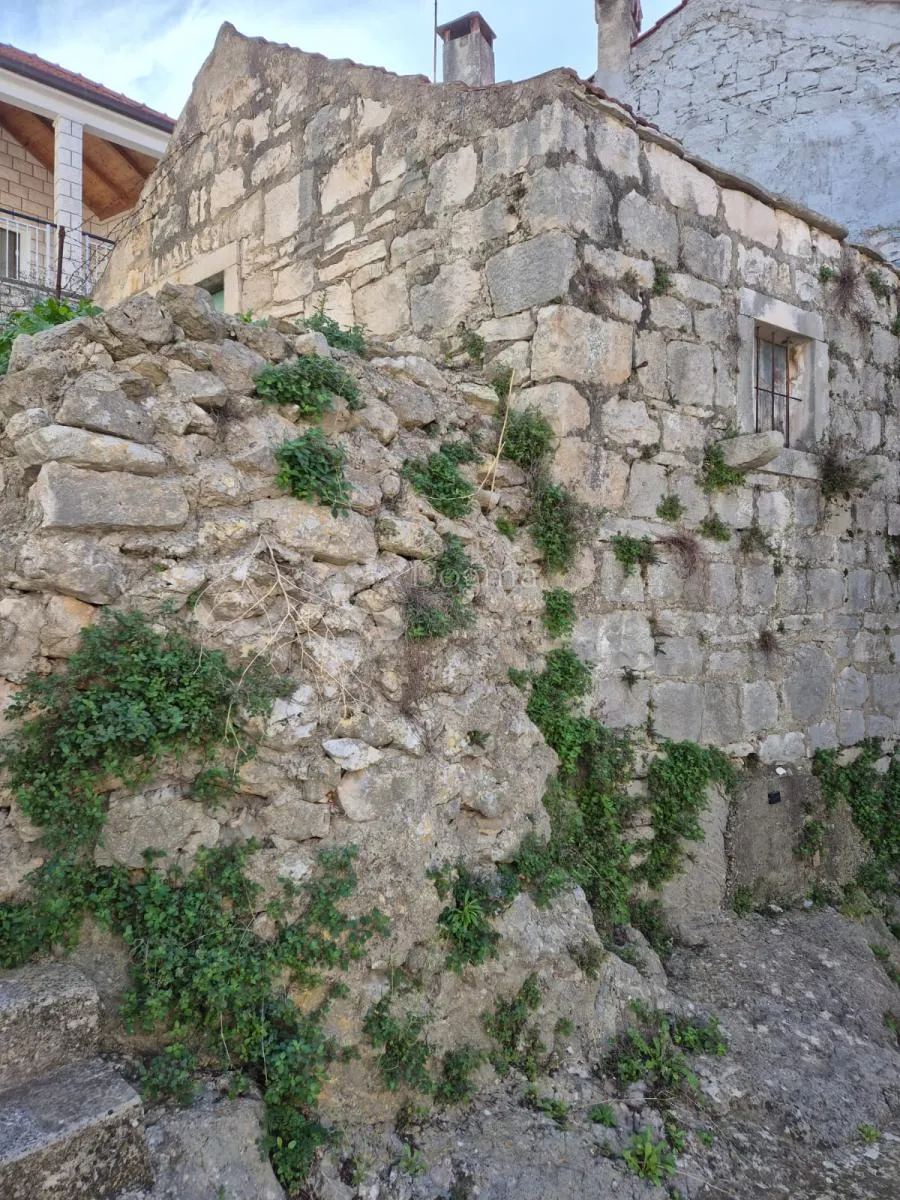 predivna starina u centru mjesta 70m do plaže - slika 2