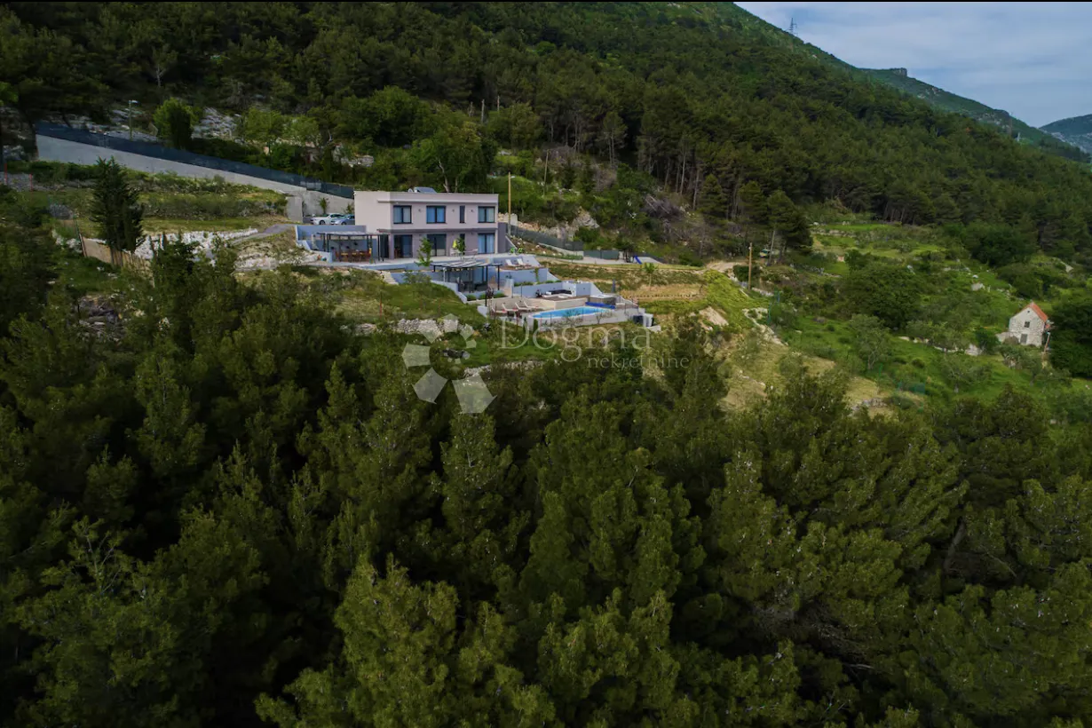 luksuzna vila s panoramskim pogledom i potpunom privatnošću u kaštelima - slika 5