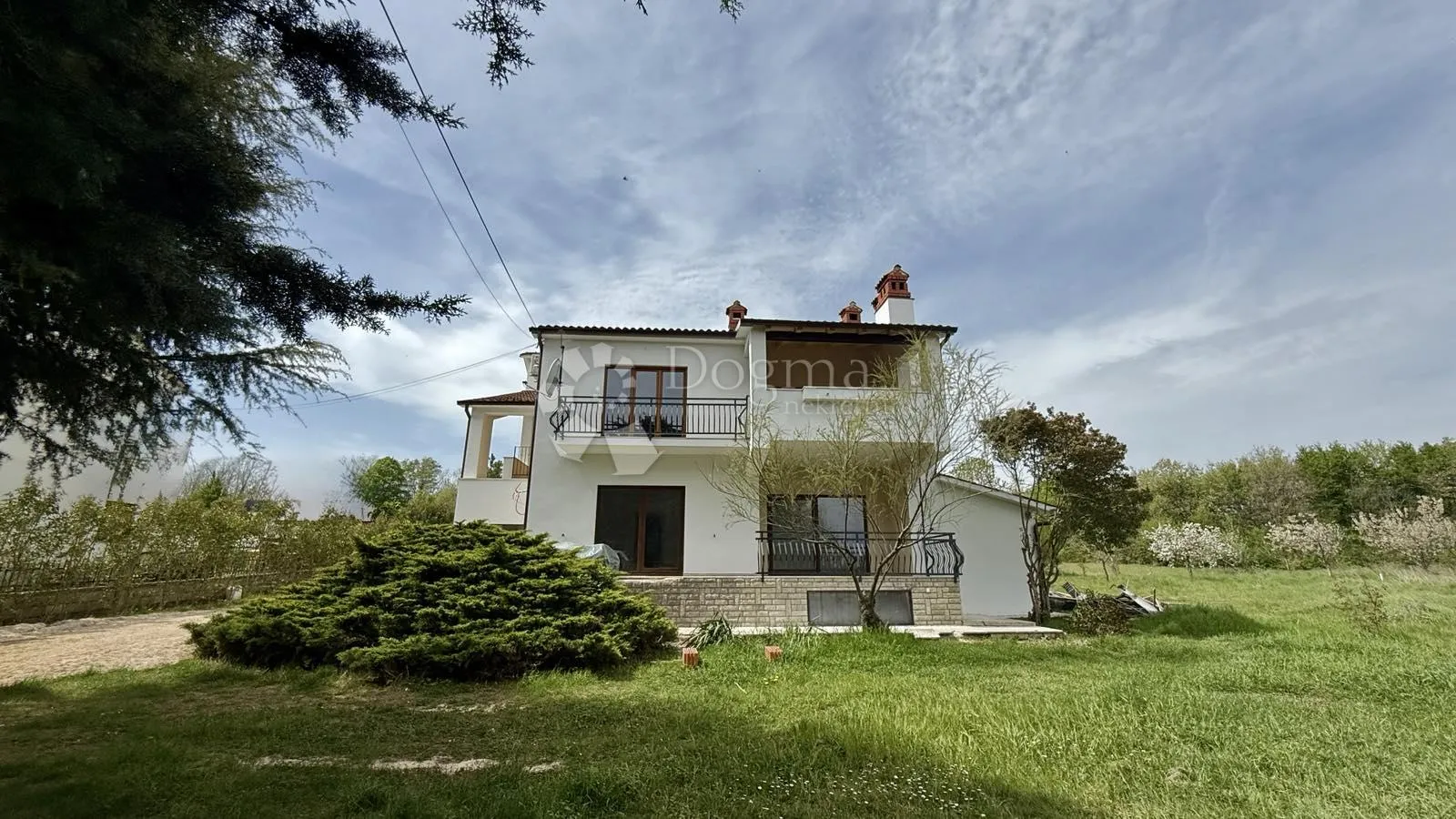 barban,kuća sa 2 stana,top lokacija - slika 2