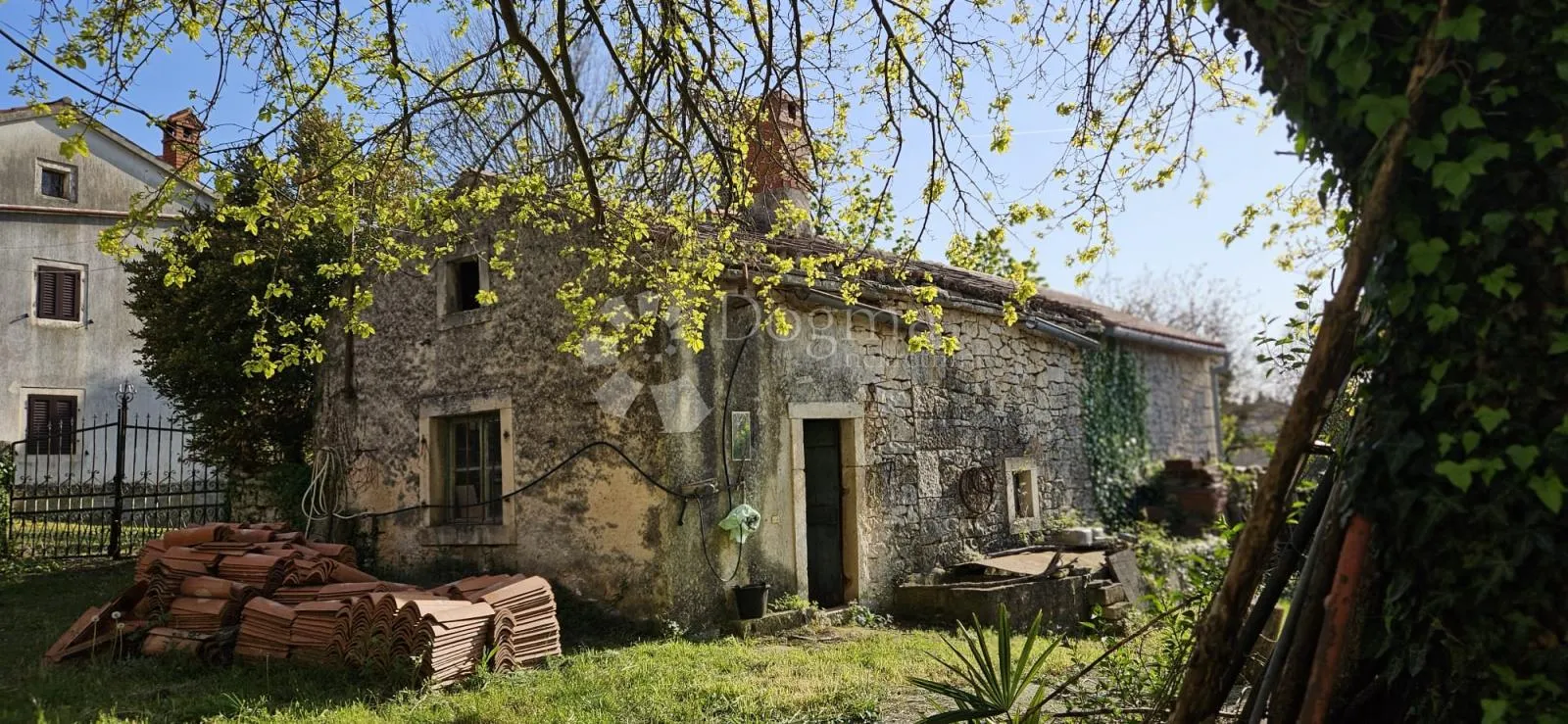 kamena kuća i dvije konobe za uređenje po želji - slika 35