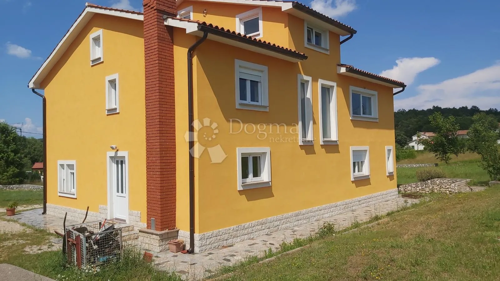 labin, prekrasna kuća u okolici labina s velikom okućnicom - slika 5