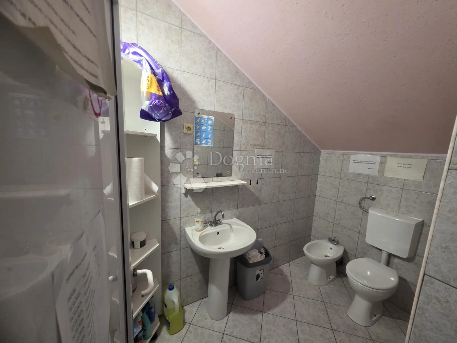 funkcionalan poslovni prostor s velikim parkiralištem i uredima – 670 m² - slika 13