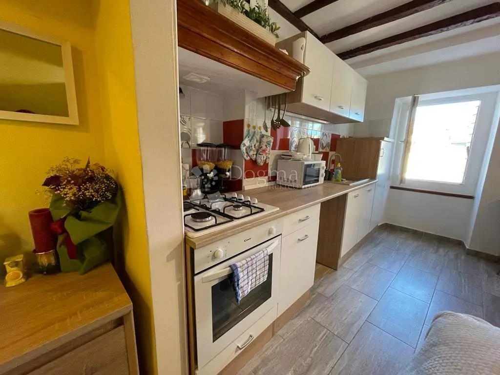 kuća sa 3 apartmana u centru rovinja! - slika 12