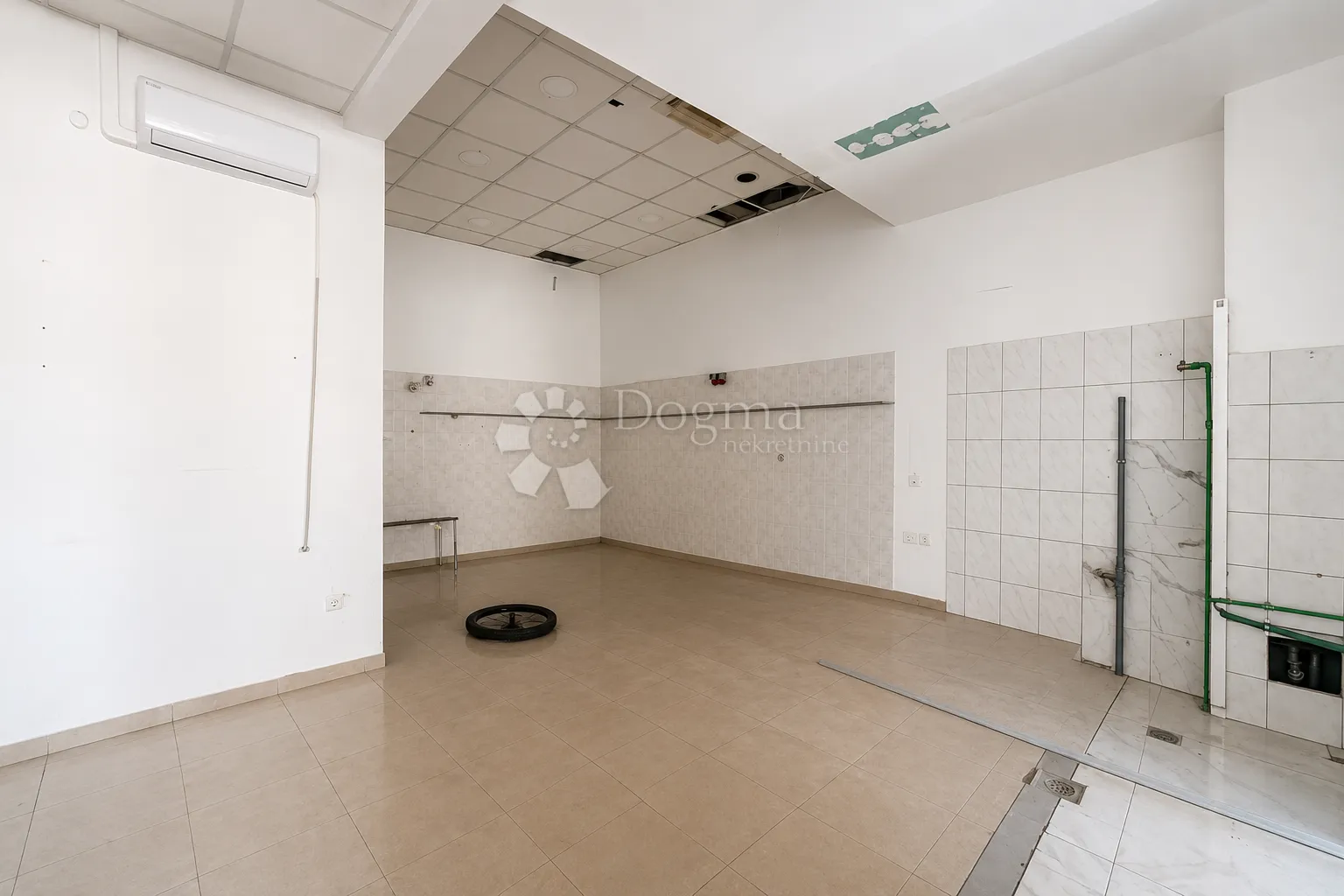 najam-poslovni prostor na baldekinu,šibenik,80m2-1200€ - slika 2