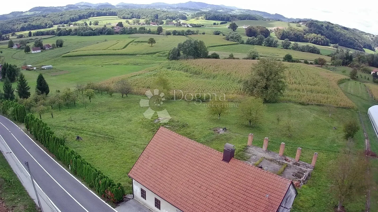 kuća starina djelomično renovirana sa 34.390m² zemljišta! - slika 3