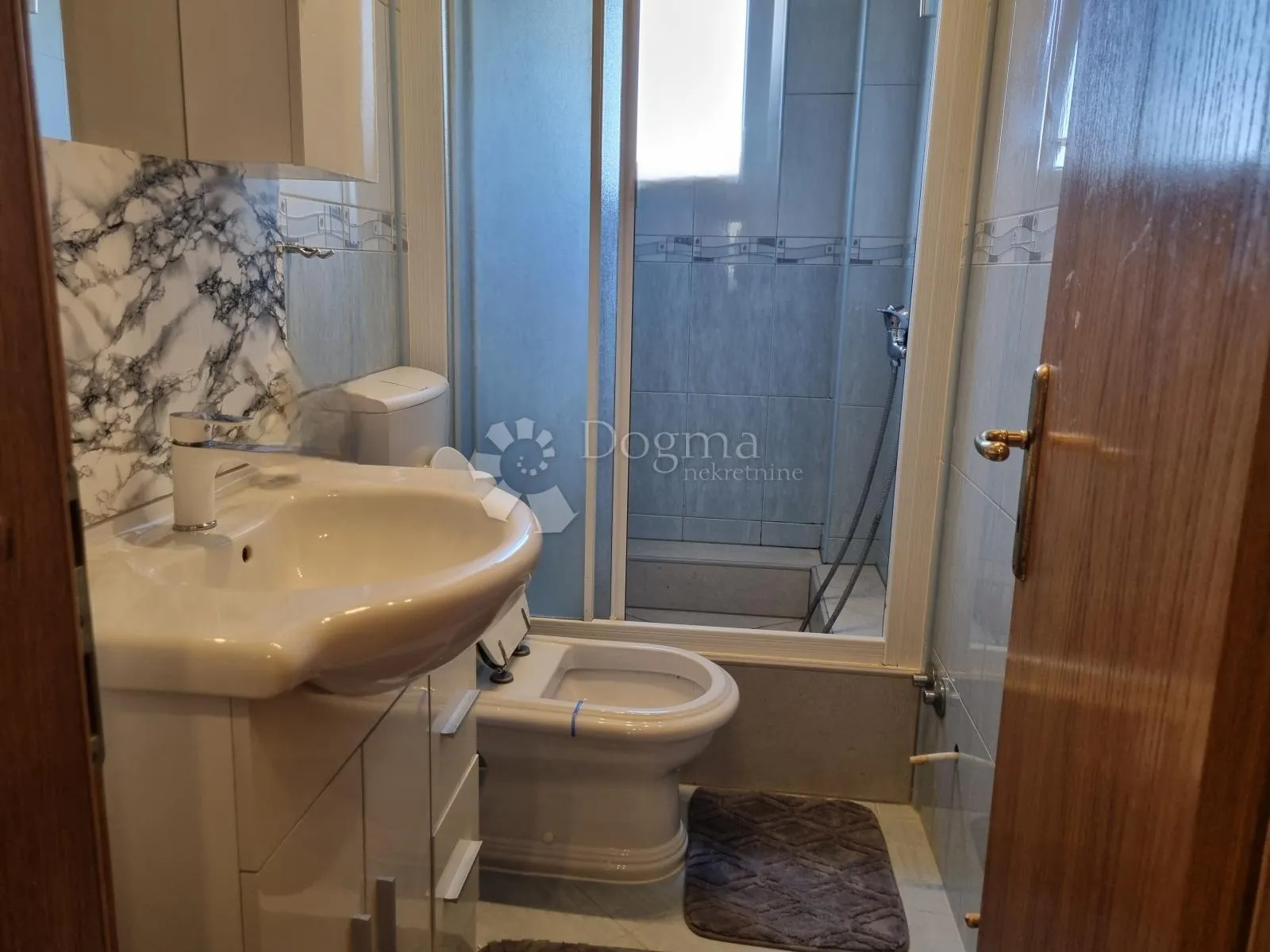 kuća s potencijalom u retkovcu – 330 m2, mogućnost 3 stana - slika 7