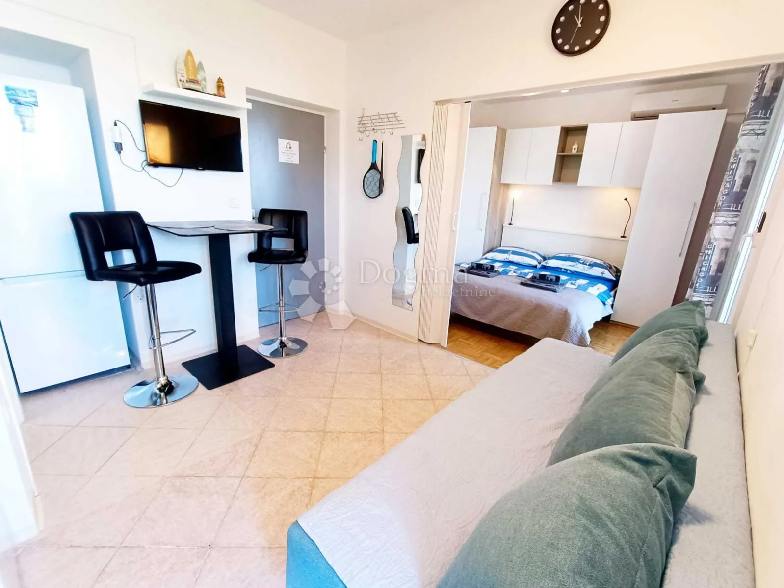 otok pag kuća sa 4 apartmana - slika 3