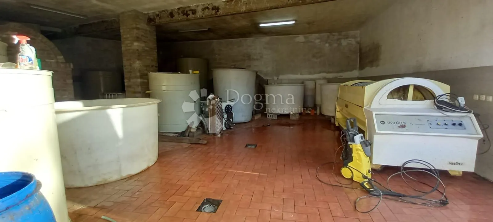 draž-jedinstvena lokacija, kompleks više zgrada - slika 15