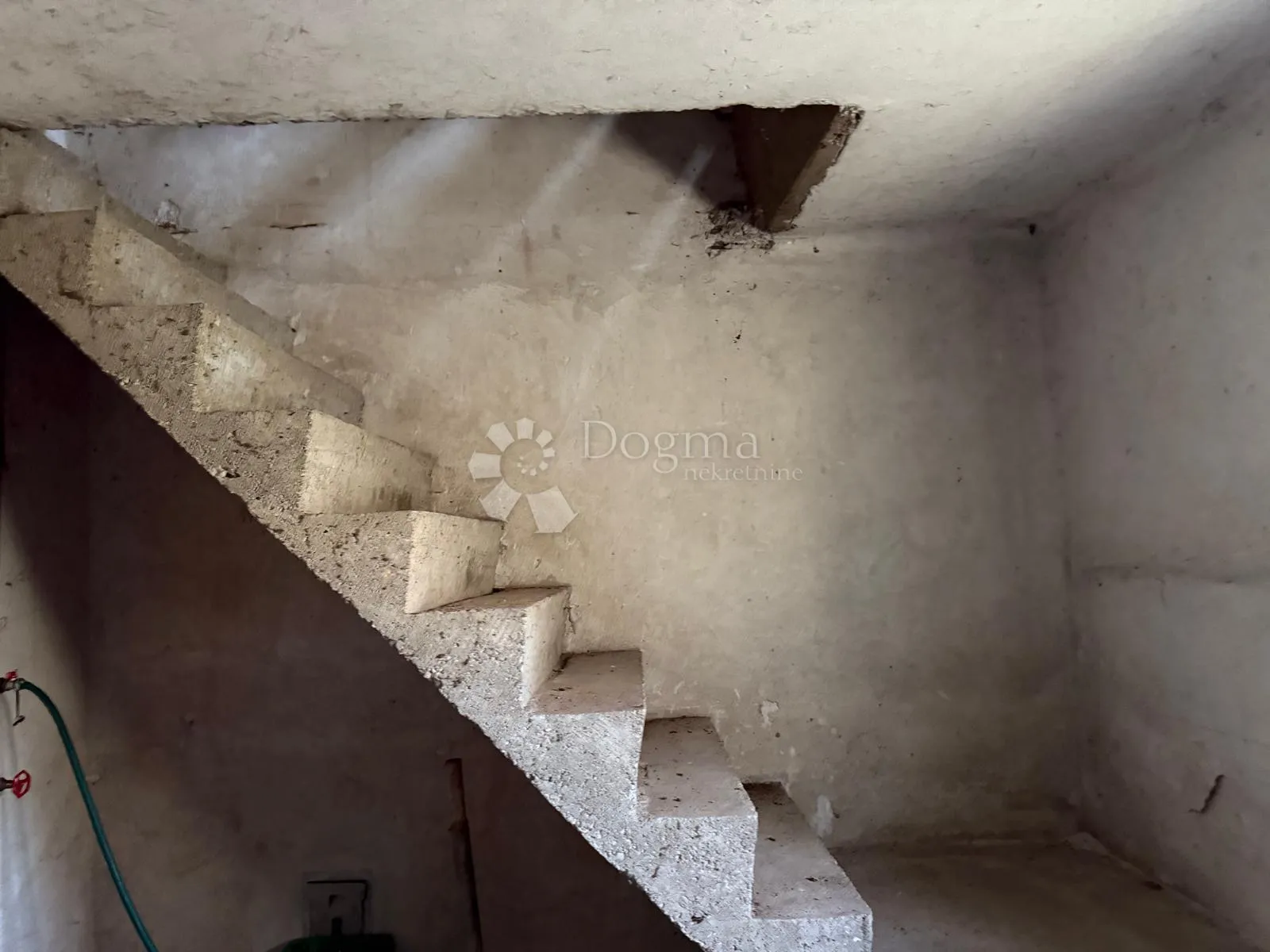 zemljište s objektima – samo 45,74 €/m²!! - slika 9