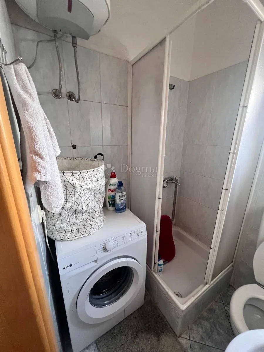 prodaje se namješten apartman na otoku viru! - slika 11