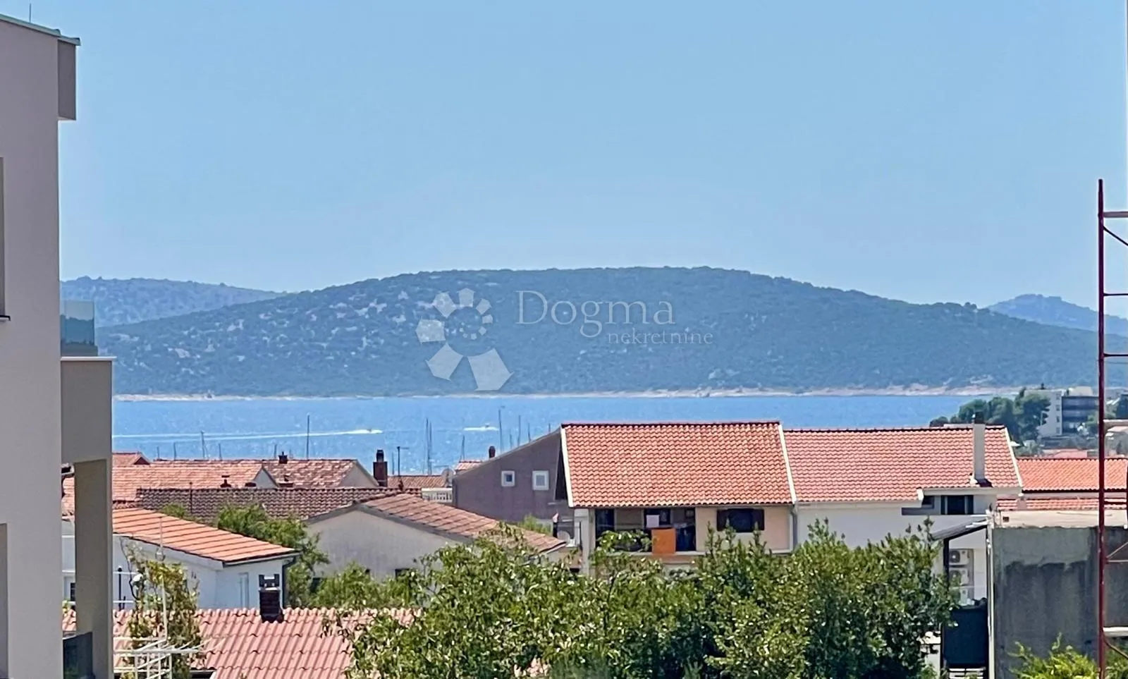 dvojna kuća s privatnim bazenom u vodicama - slika 26