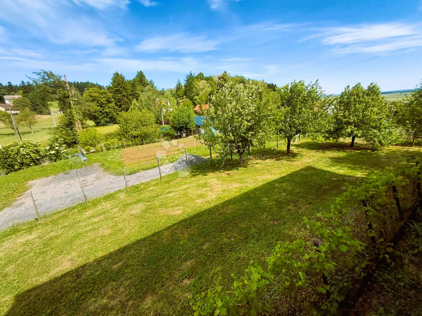 kuća 360m2 s građevinskim zemljištem donje ladanje - slika 18