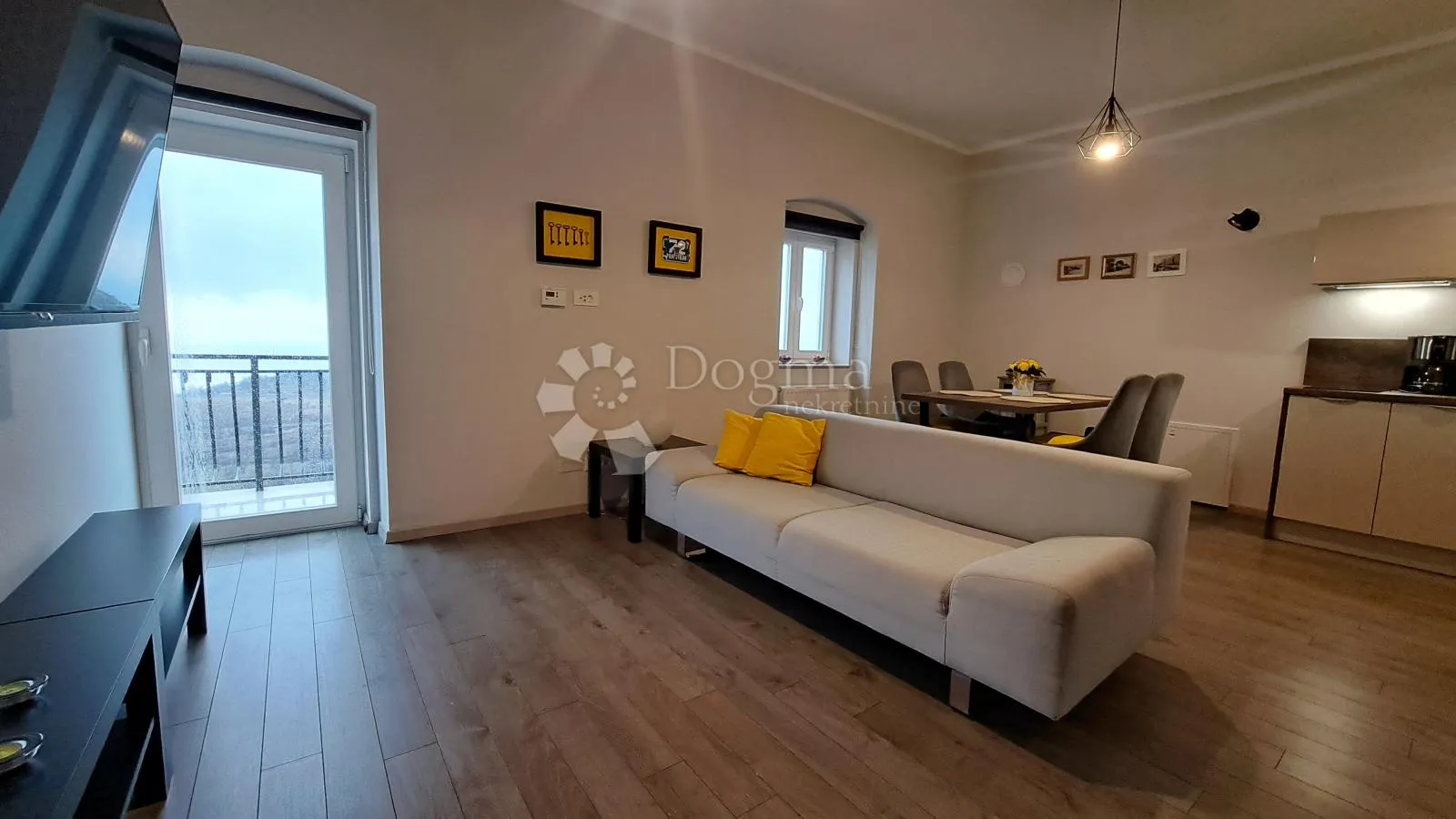 praputnjak, 2s+db,balkon! - slika 3