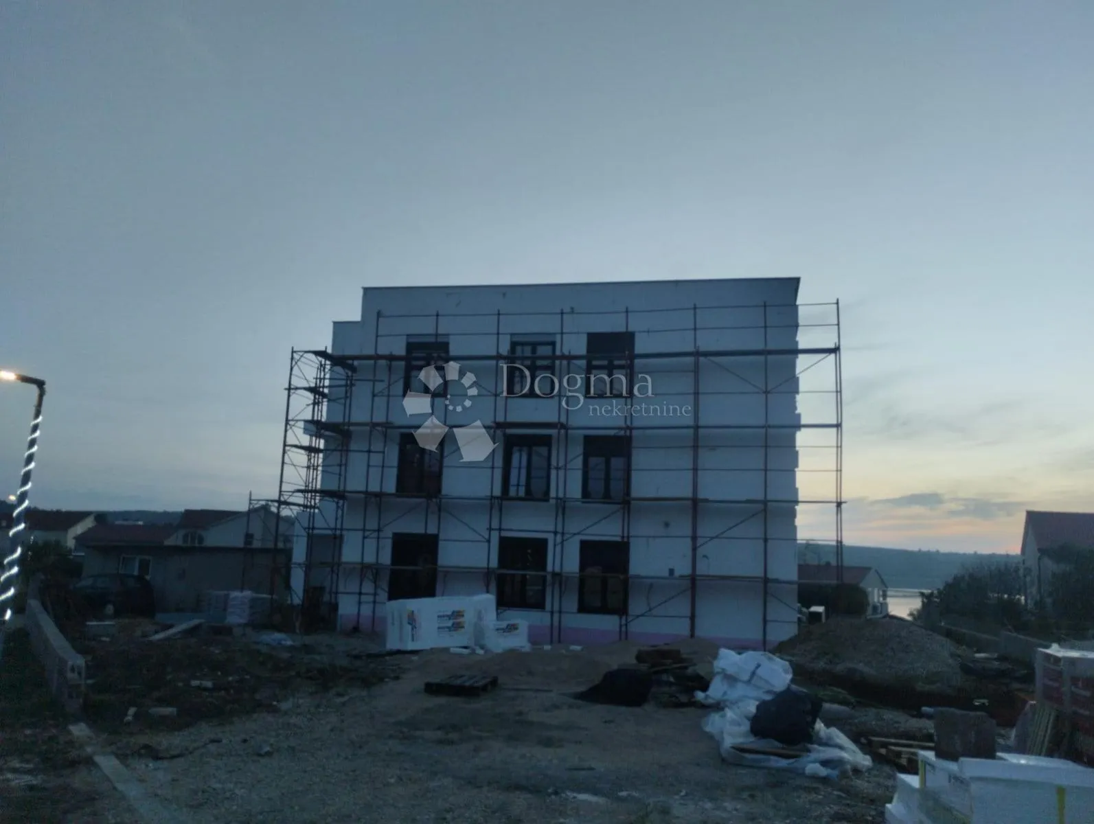 apartman na zadnjoj etaži s krovnom terasom i pogledom na more - slika 4
