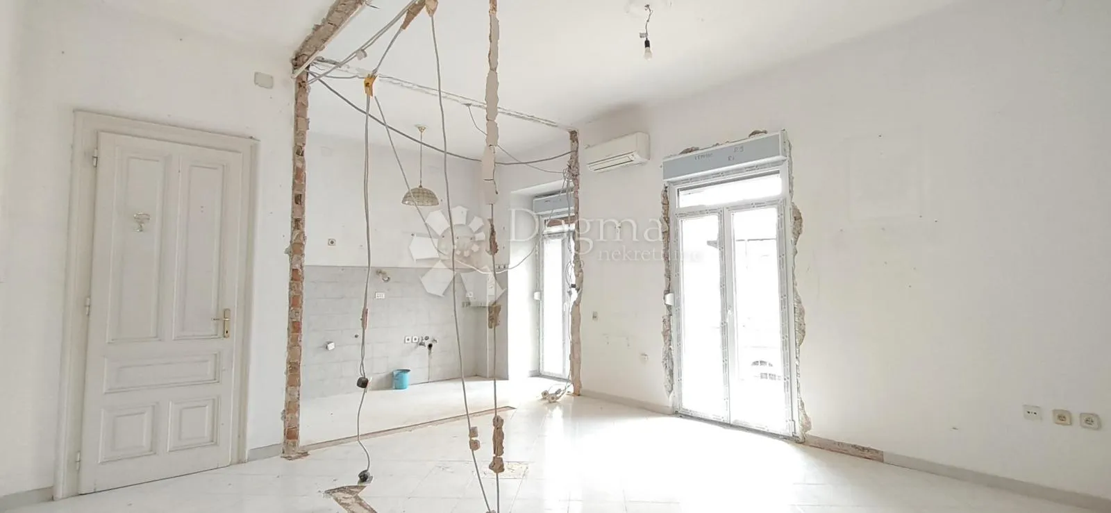 belveder – 3s+db s velikim dnevnim prostorom (32 m²), balkon, projekt adaptacije i nova pvc stolarija uključena - slika 11