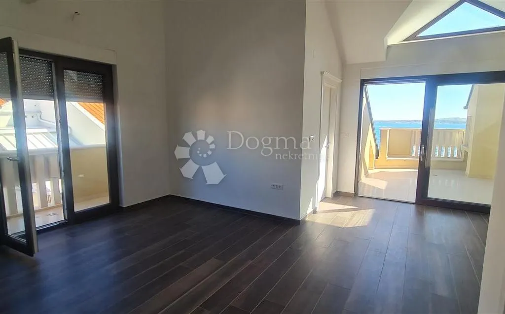 luksuzan apartman pored mora u povljani - slika 10